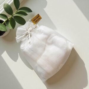 ผ้าขนหนูเช็ดหน้า-เกรด A cotton 100% ขนาด 12x12 นิ้ว สีขาว แพ็คถุงผ้าไหมแก้วเกรดเอ + สติ๊กเกอร์ - รหัส SK75